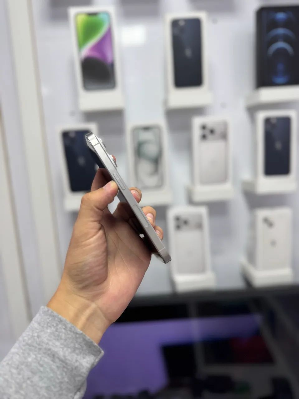 IPhone 15 Pro - 128GB ( Branco )  - Foto 2