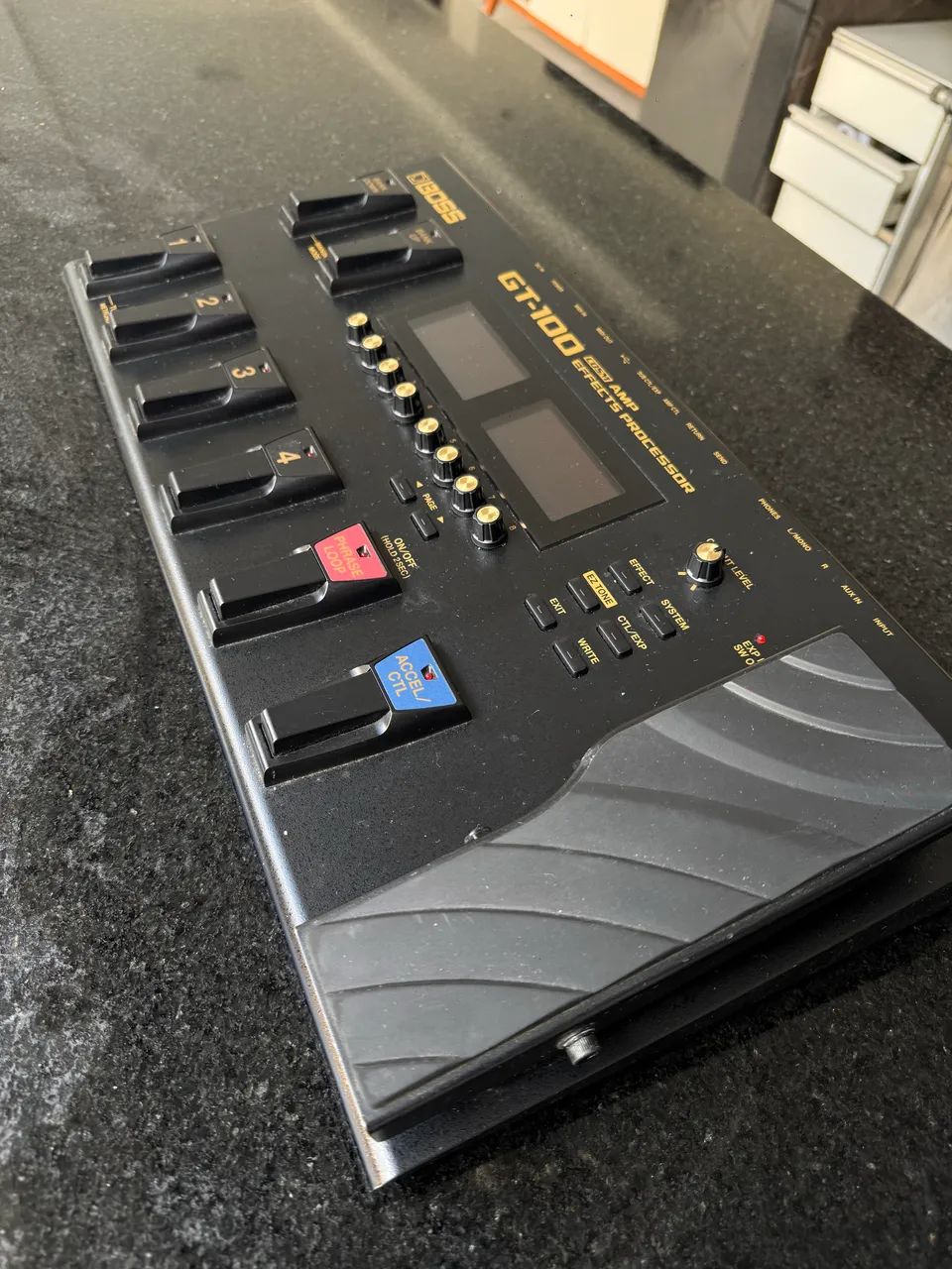 BOSS GT-100 - perfeito estado - Instrumentos musicais - Vila