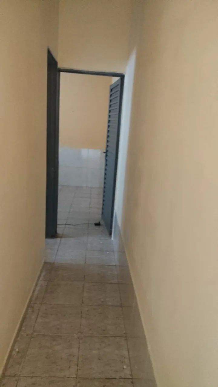 alugo casa em vila 