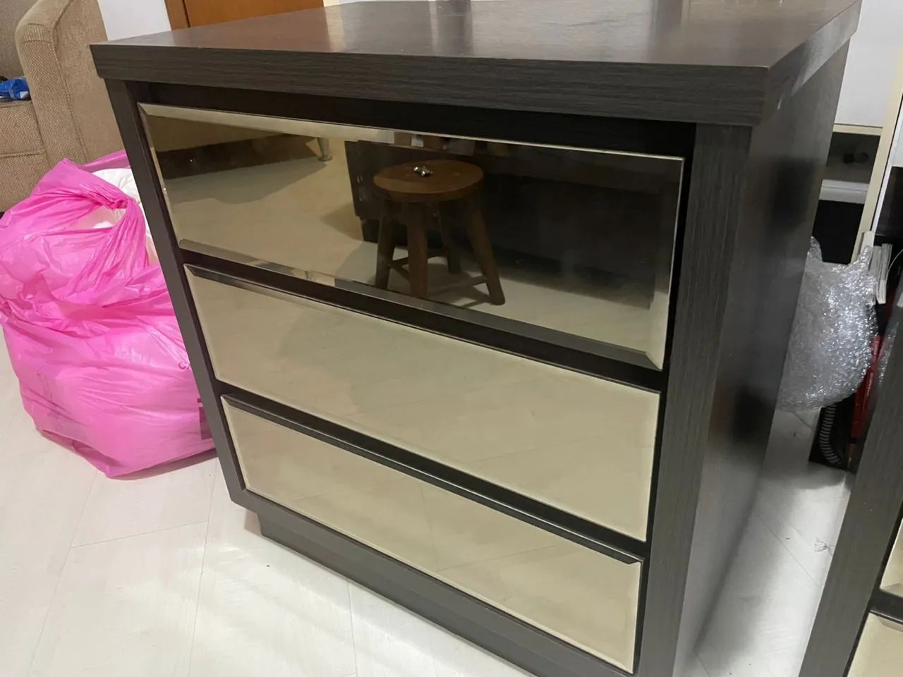 CRIADO MUDO COM GAVETAS - Foto 2