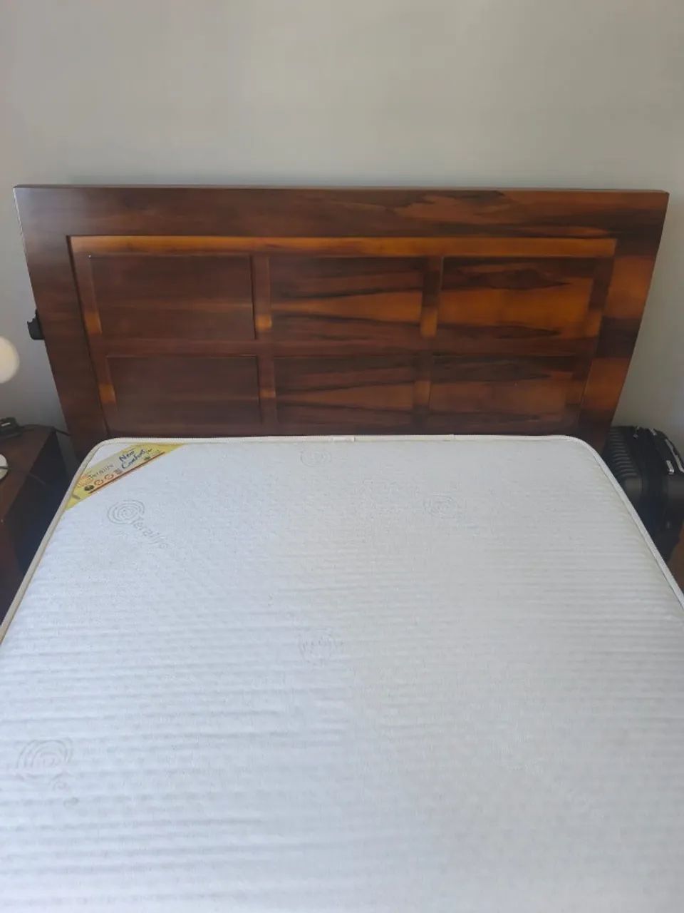 Cama com cabeceira e 6 gaveteiros de madeira. - Foto 4