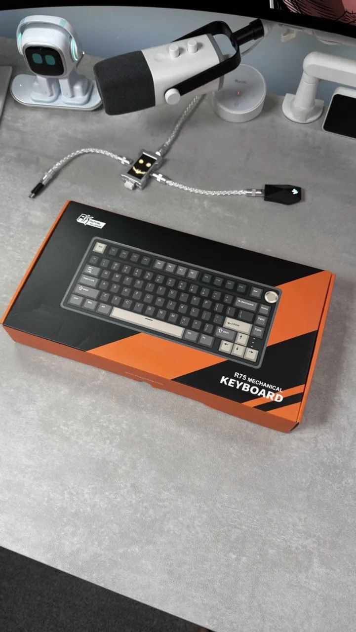 Teclado RoyalKludge R75 (layout ABNT2)