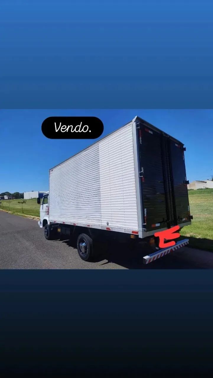 Caminhão baú - Foto 3