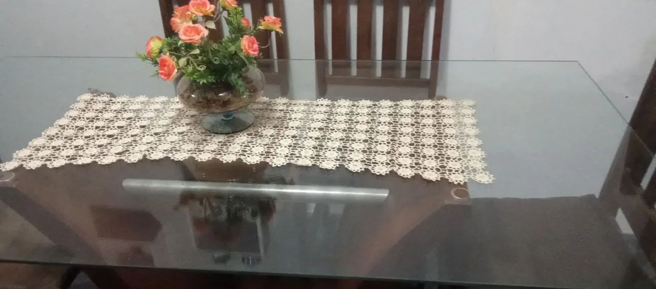 Mesa de madeira imbuia com 6 cadeiras e tampo de vidro temperado  - Foto 2