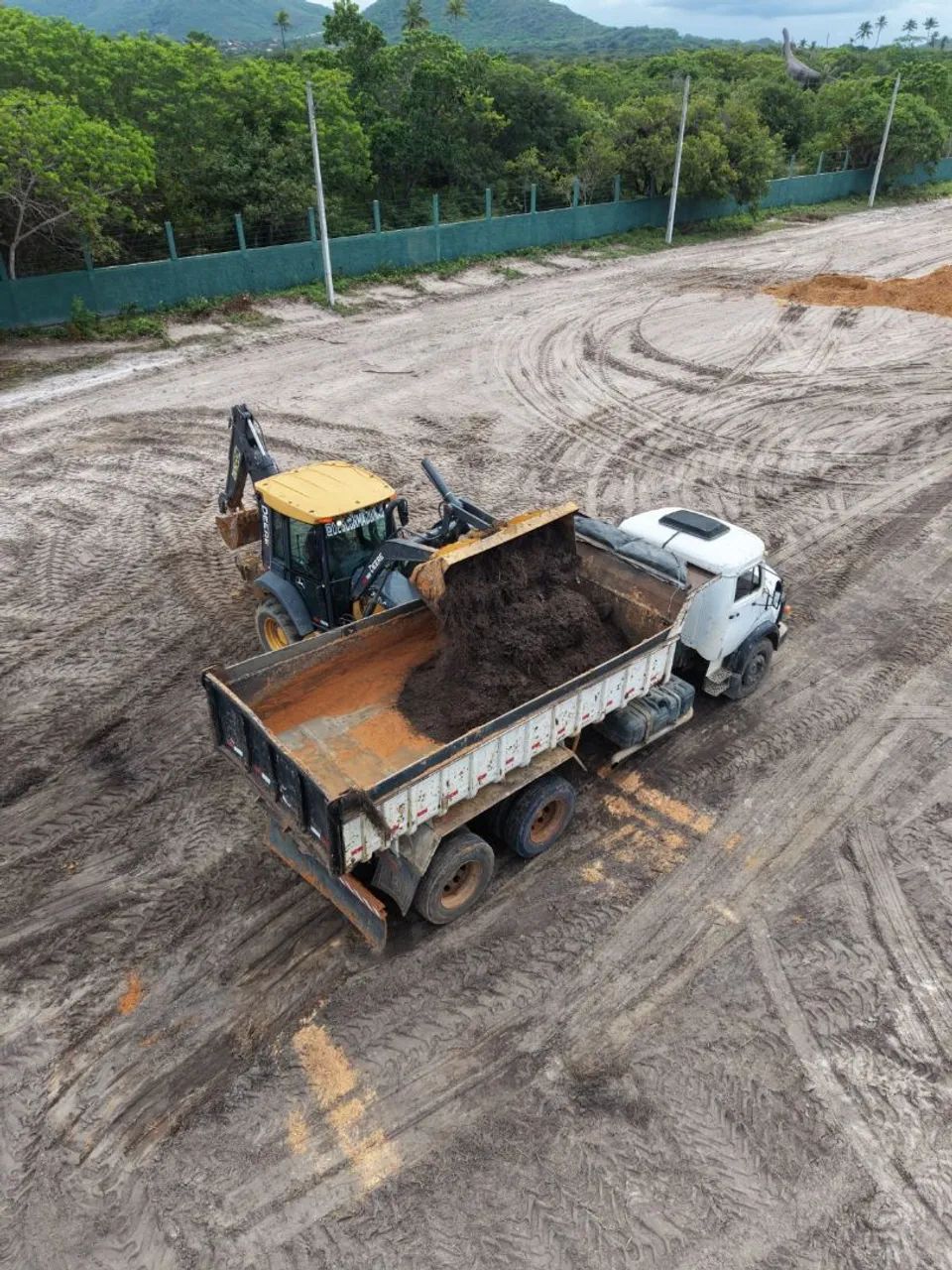 Diária de Retroescavadeira R$ 1600 transporte gratuito fortaleza e região metropolitana. - Foto 2