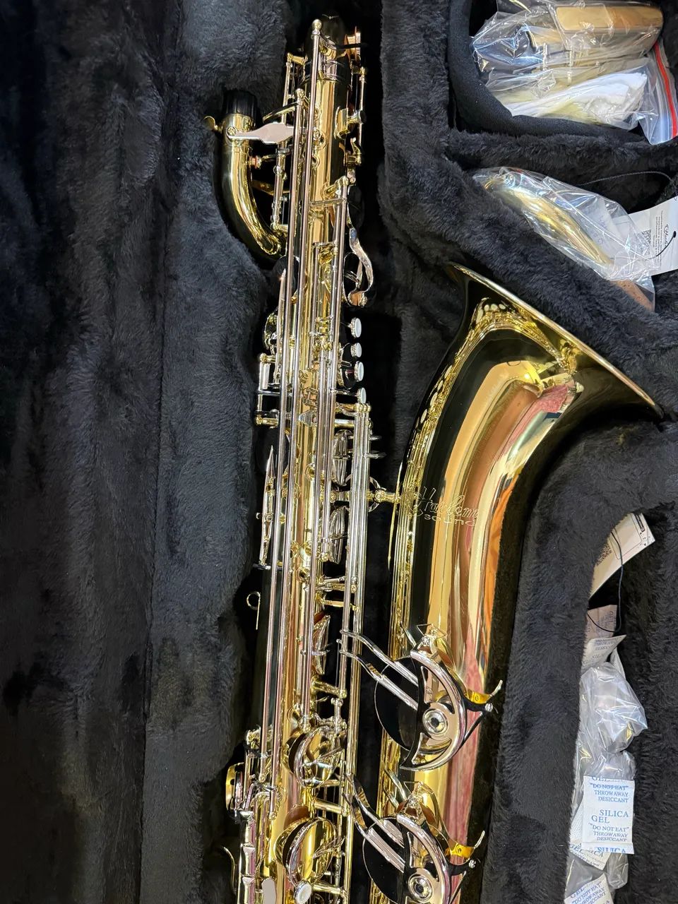 Sax Baritono Dourado com Prata Lab grave  - Foto 4