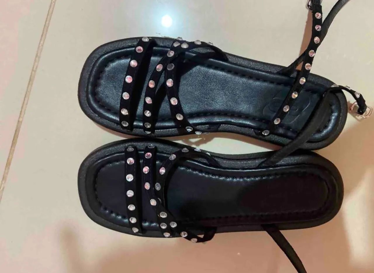 SANDÁLIA COM STRASS