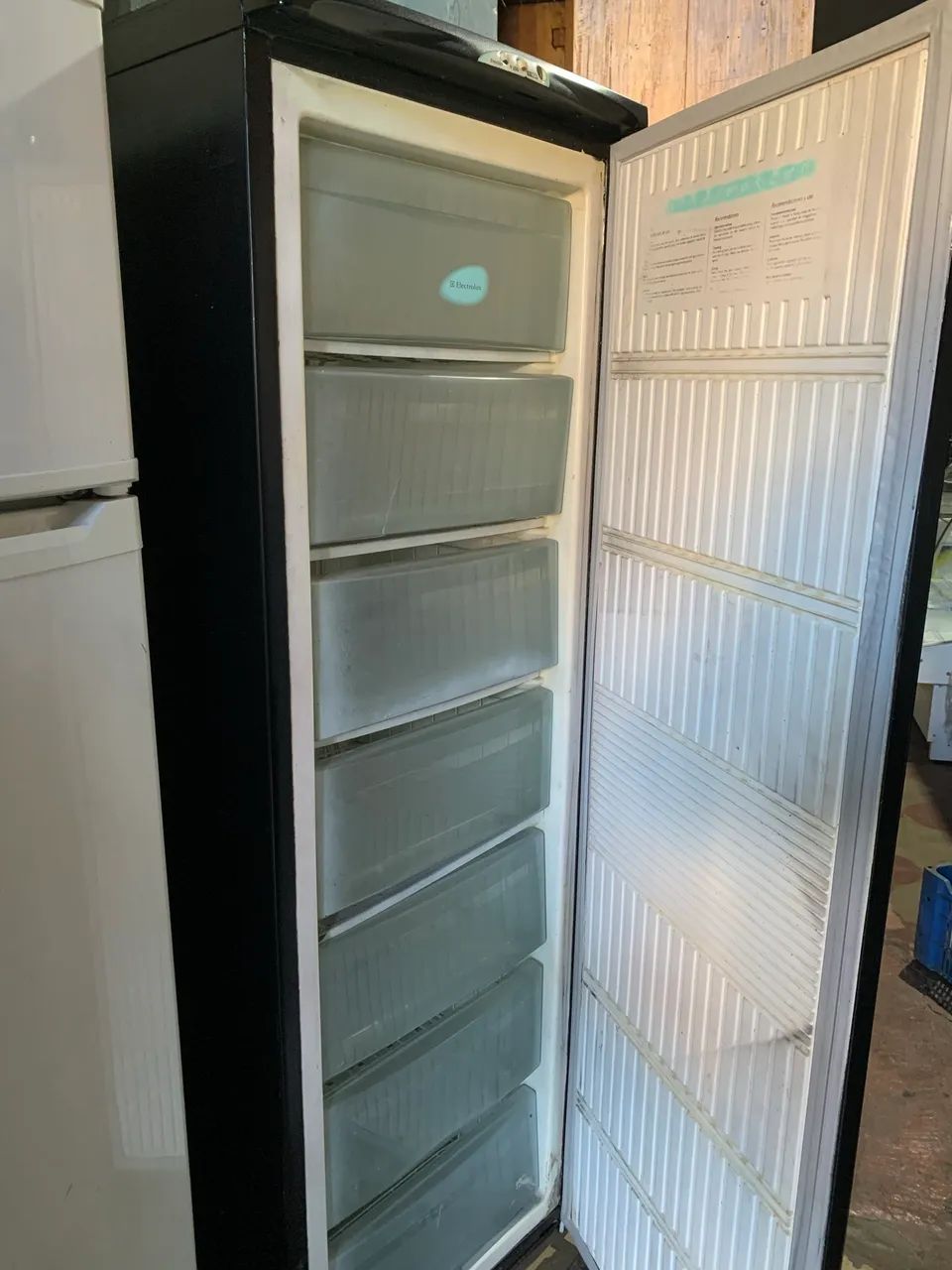 Freezer vertical Electrolux funcionando perfeitamente  - Foto 5