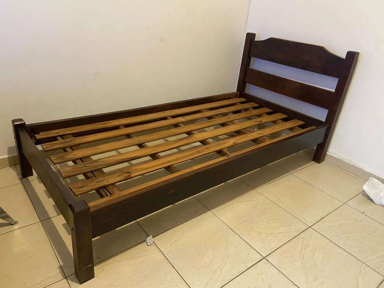 Cama de solteiro em madeira maciça - Excelente estado - Foto 2