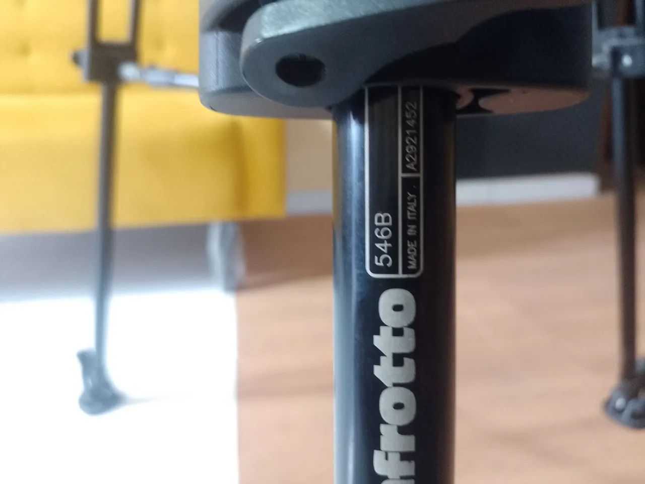Tripé Manfrotto 546b com cabeça hidráulica  - Foto 6