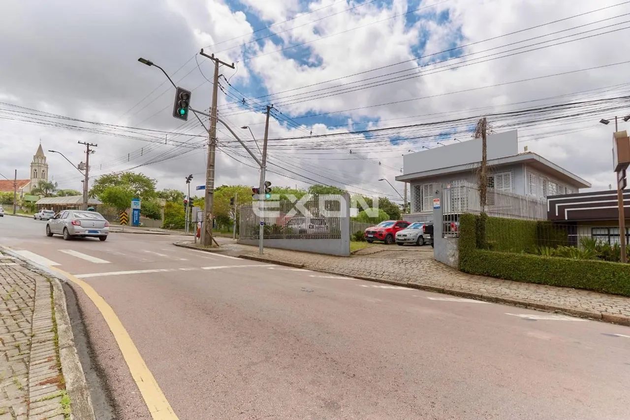 Imóvel de Esquina  Santa Cândida  Excelente Ponto Comercial  Casa com 200M² e Terreno com  - Foto 4