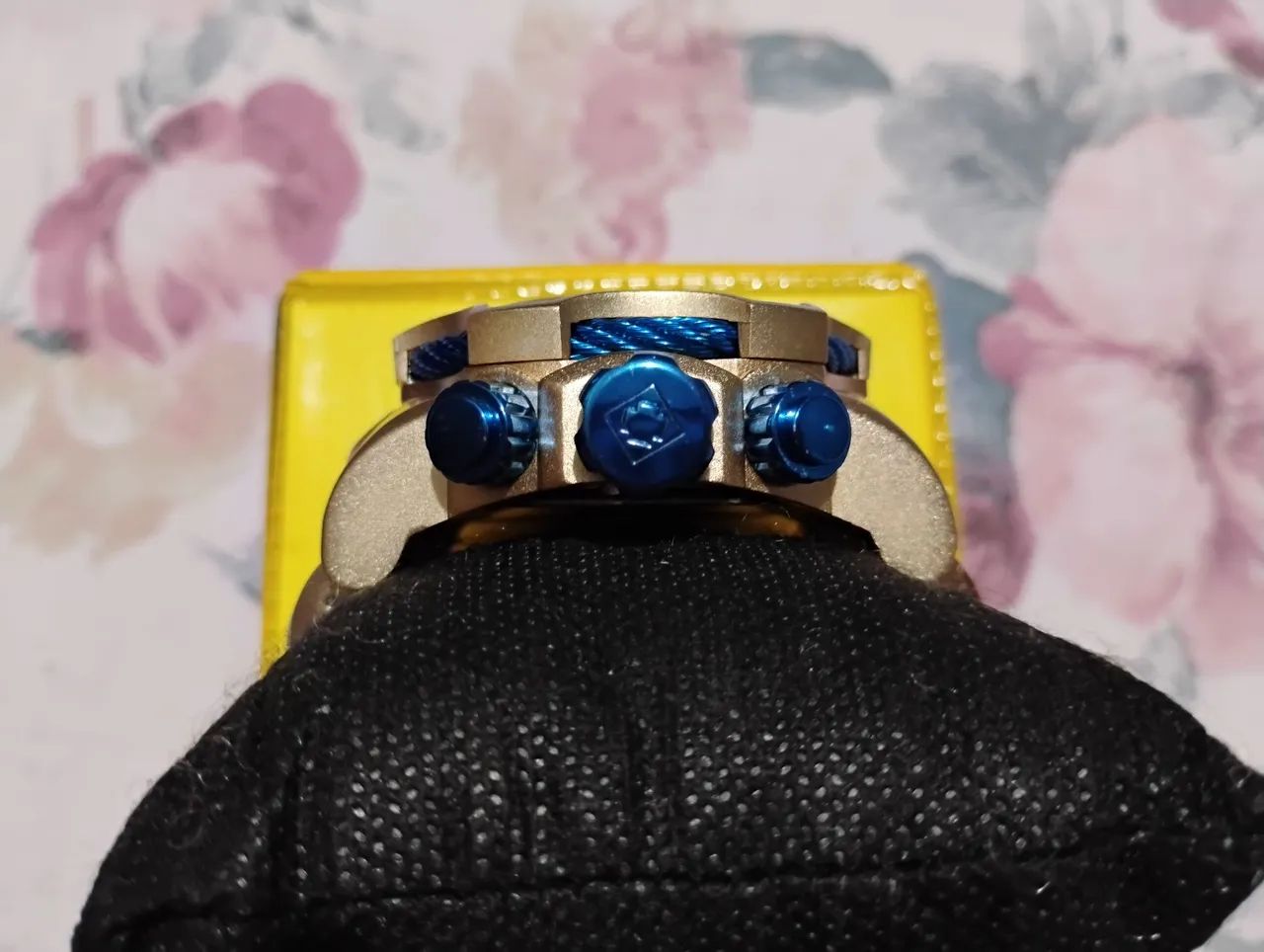 Relógio Invicta Reserve Venom 26654 - Dourado e Azul - Original na Caixa - Foto 4