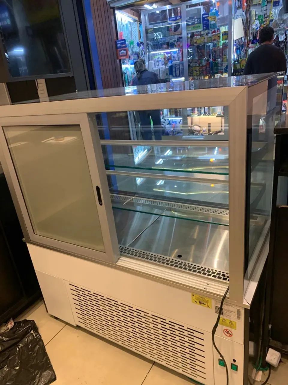 Vitrine Refrigerada ELVI Quadrat Alta 1200 - Pouco Uso - Foto 4