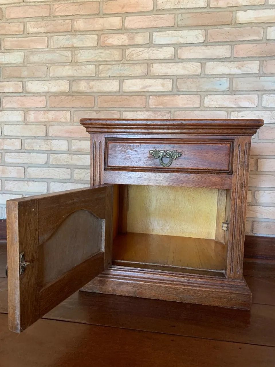 Mesa lateral em madeira - estilo clássico - Foto 2