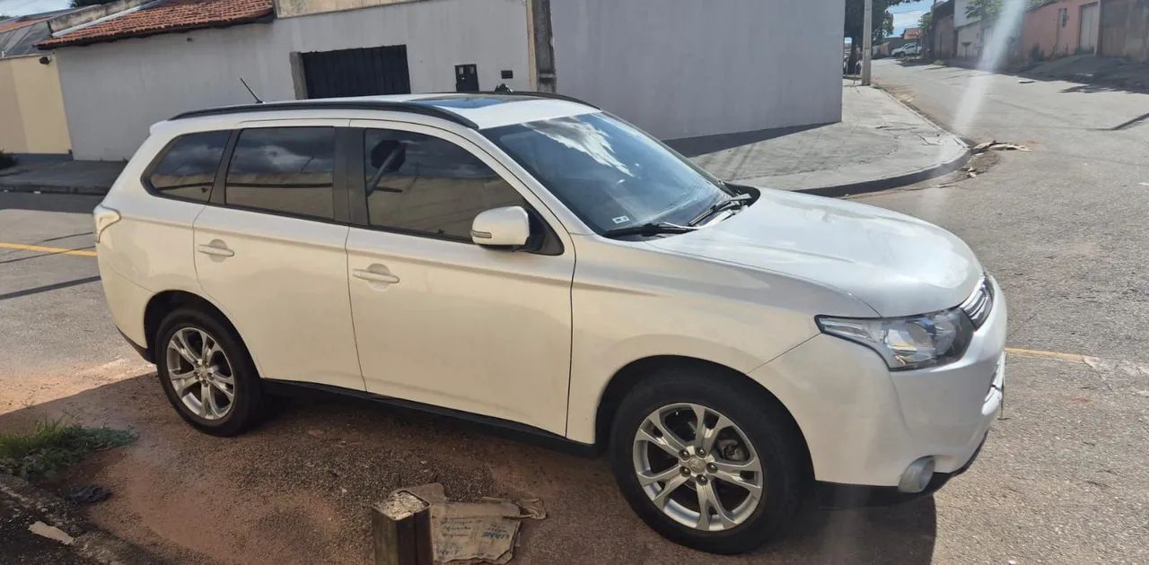 Mitsubishi Outlander OUTLANDER 2.0 16V 160cv Aut. 2015