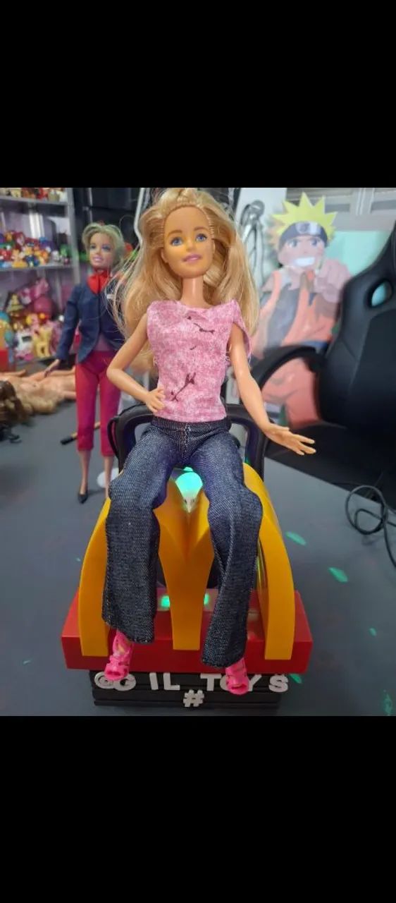 Boneca Barbie pernas articulada com roupas e sapatos bem conservada  - Foto 2