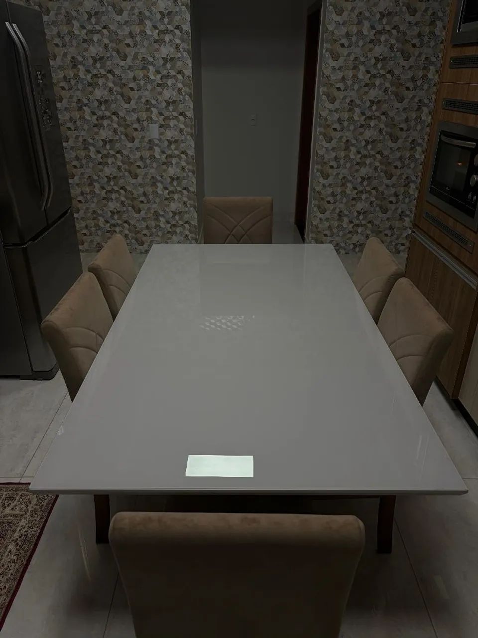 Mesa com seis cadeiras 