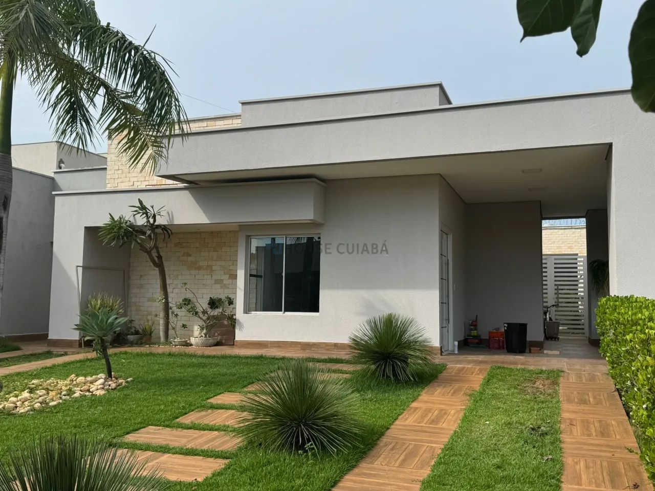 Casa Térrea Reformada no Bosque dos Ipês
