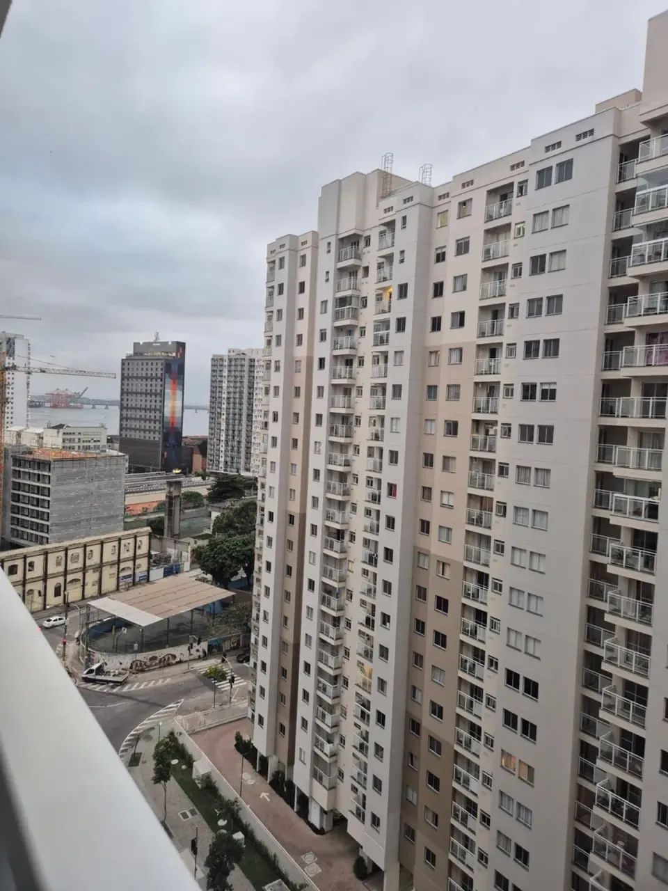 Apartamento com 2 quartos sendo 1 suíte e uma vaga de garagem