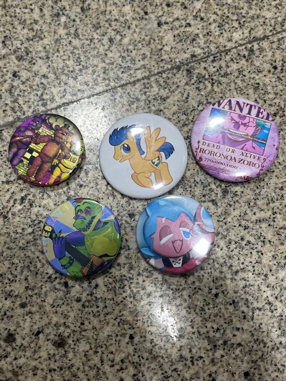 LOTE COM 5 BOTTONS