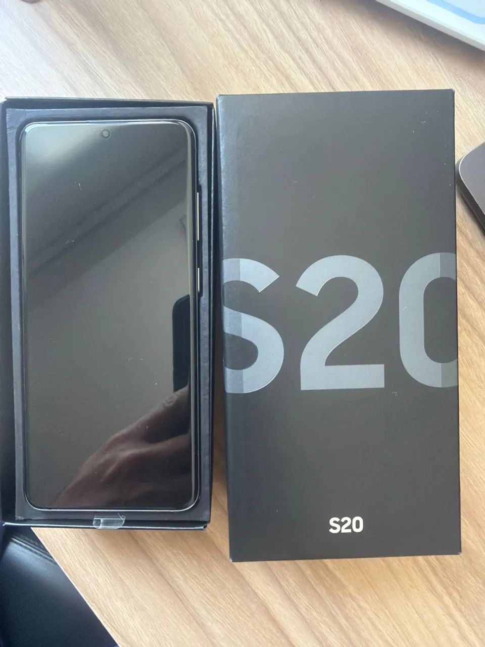 Celular Samsung S20 - Cosmic Gray 128GB