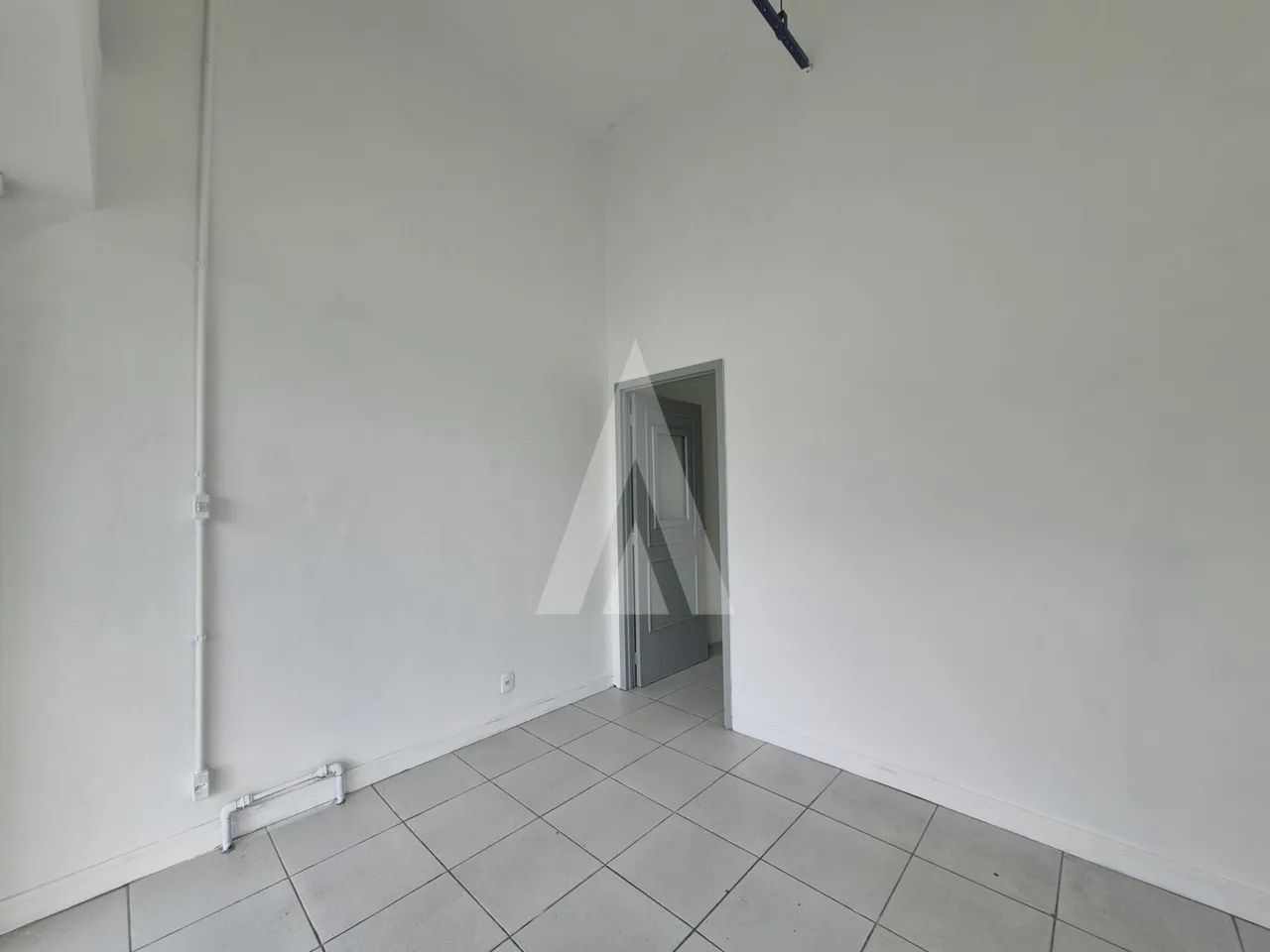 Sala comercial de 37,95 m² no Centro de Joinville. - Foto 2