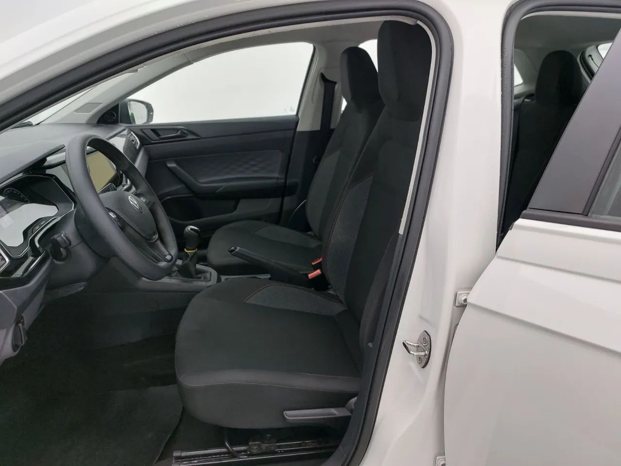 Volkswagen Polo Track 1.0 Flex 12V 5p, foto 16 de 18