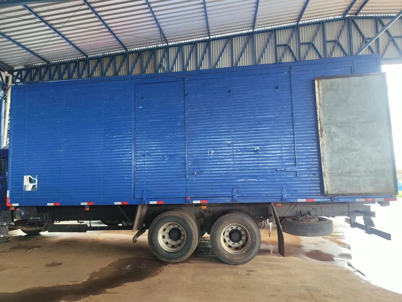 Vende-se baú de caminhão. - Foto 2
