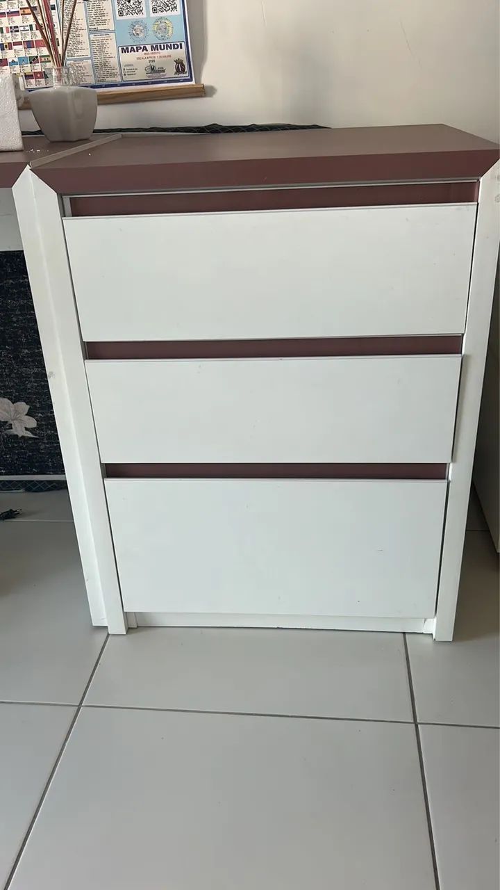Mesa e gaveteiro 