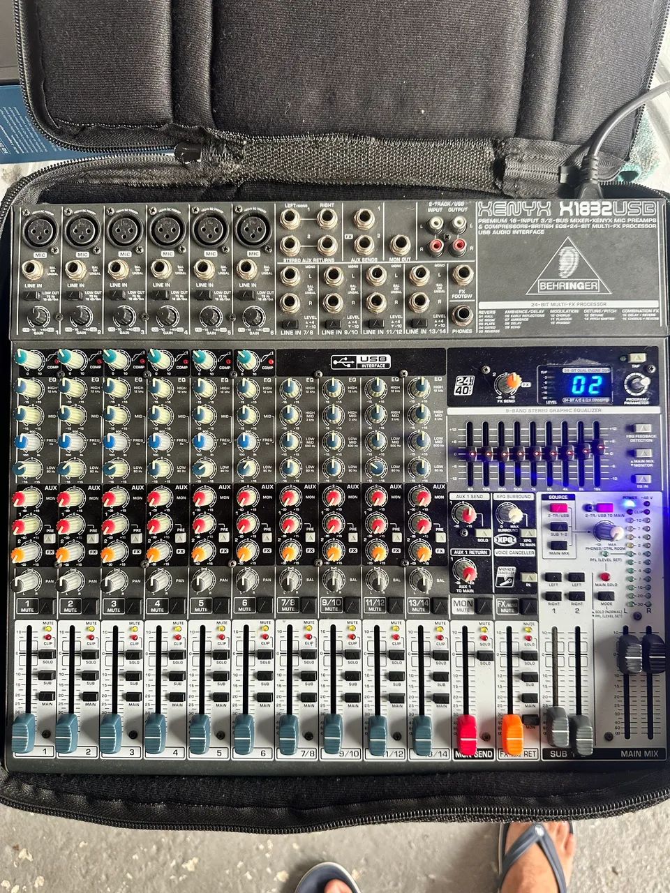 Mesa de som Behringer