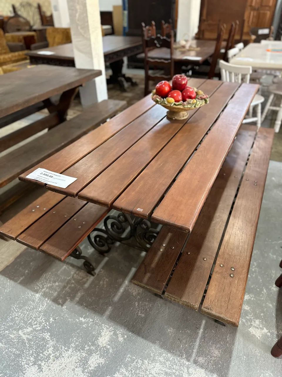 Mesa com 2 bancos - pés de ferro 