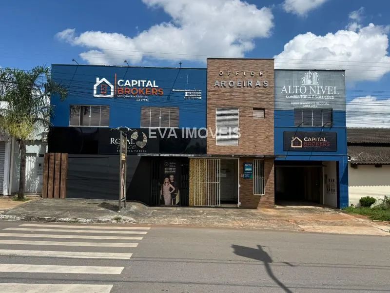 Parte superior de prédio comercial