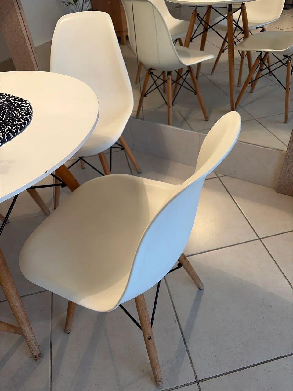 Conjunto mesa + 04 cadeiras  - Foto 2