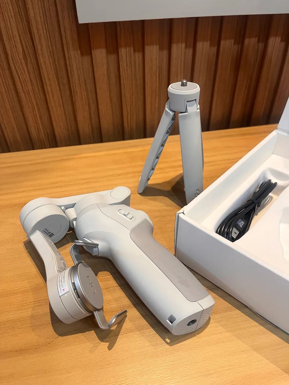 Gimbal Estabilizador DJI Osmo Mobile SE 3 Eixos para Celular - Novo Completo Original - Foto 3