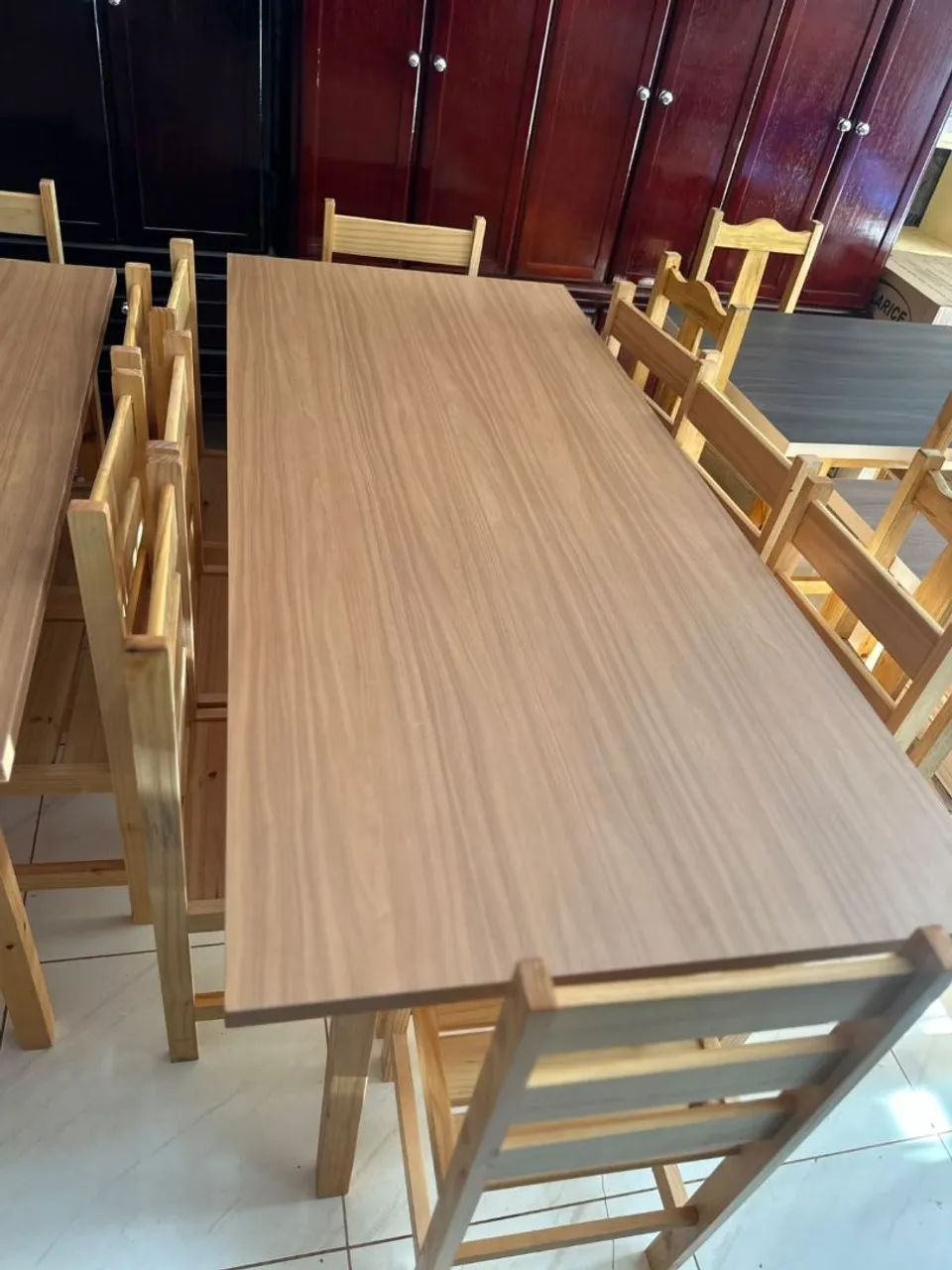 Mesa de jantar com seis cadeiras