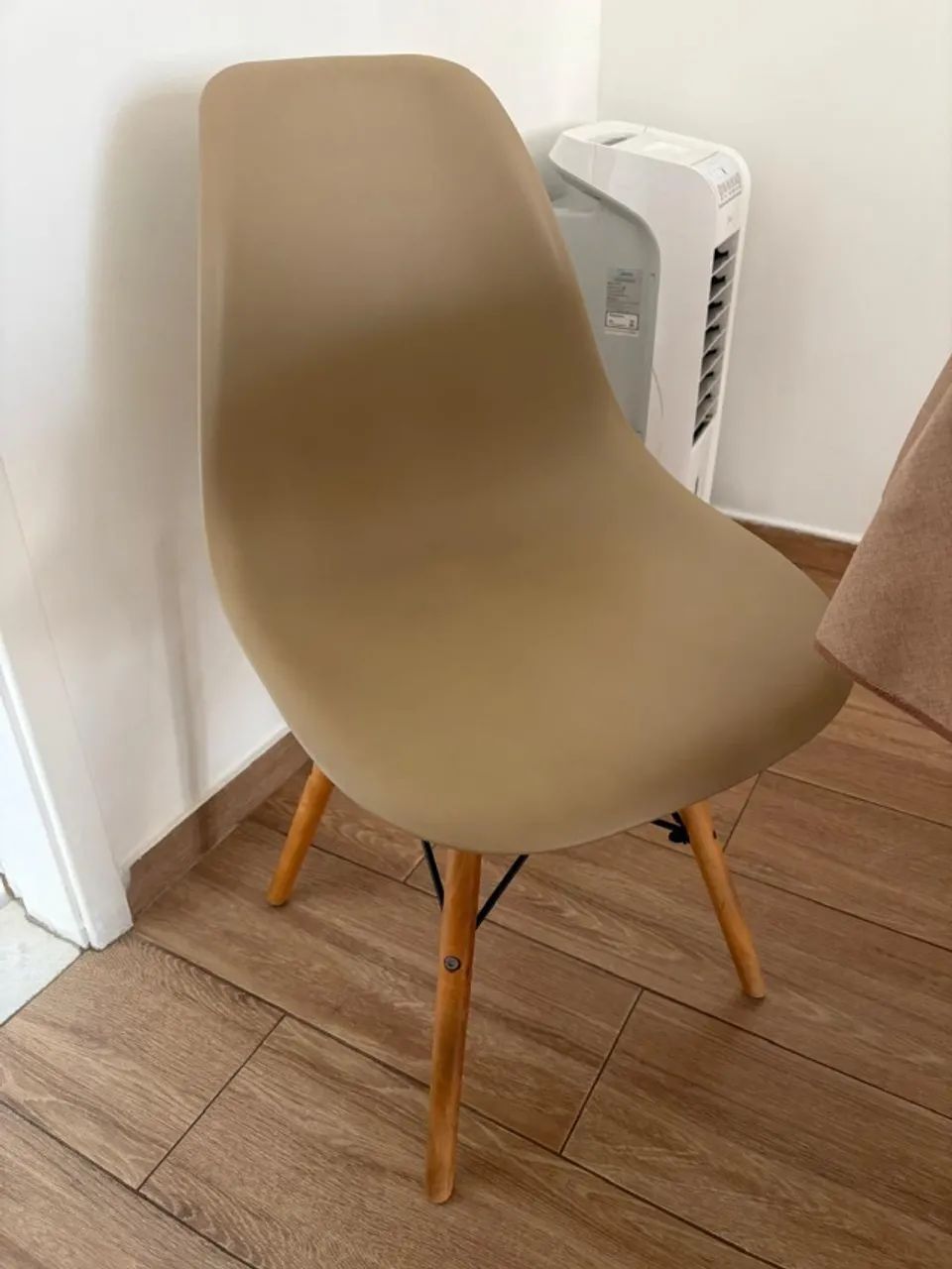 Cadeira de Jantar CHARLES EAMES EIFFEL