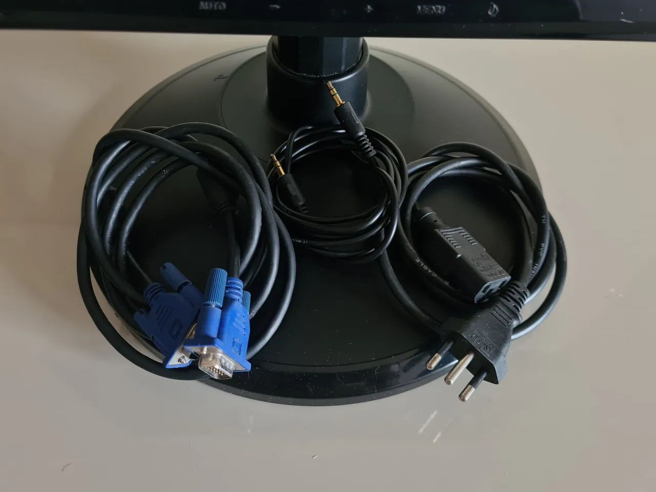 Monitor LED HD 19 polegadas com cabos e entrada de som - Barato - Foto 4