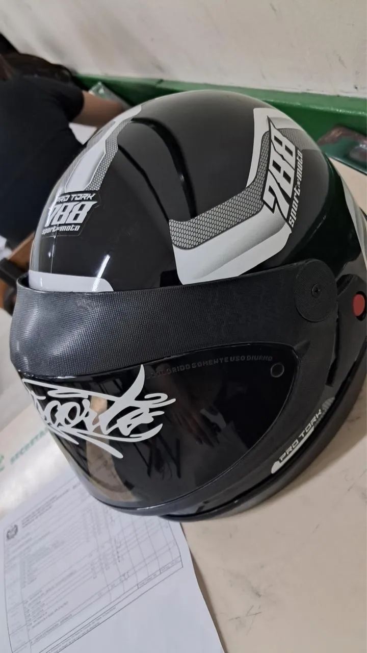 Capacete 788 preto com viseira escura tamanho 56