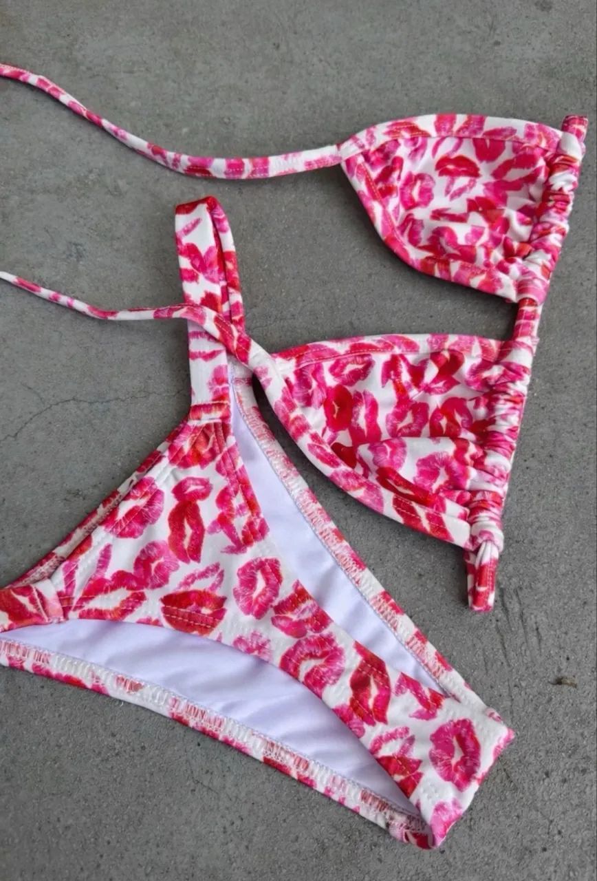 Biquíni estampa beijinho P e M disponível 