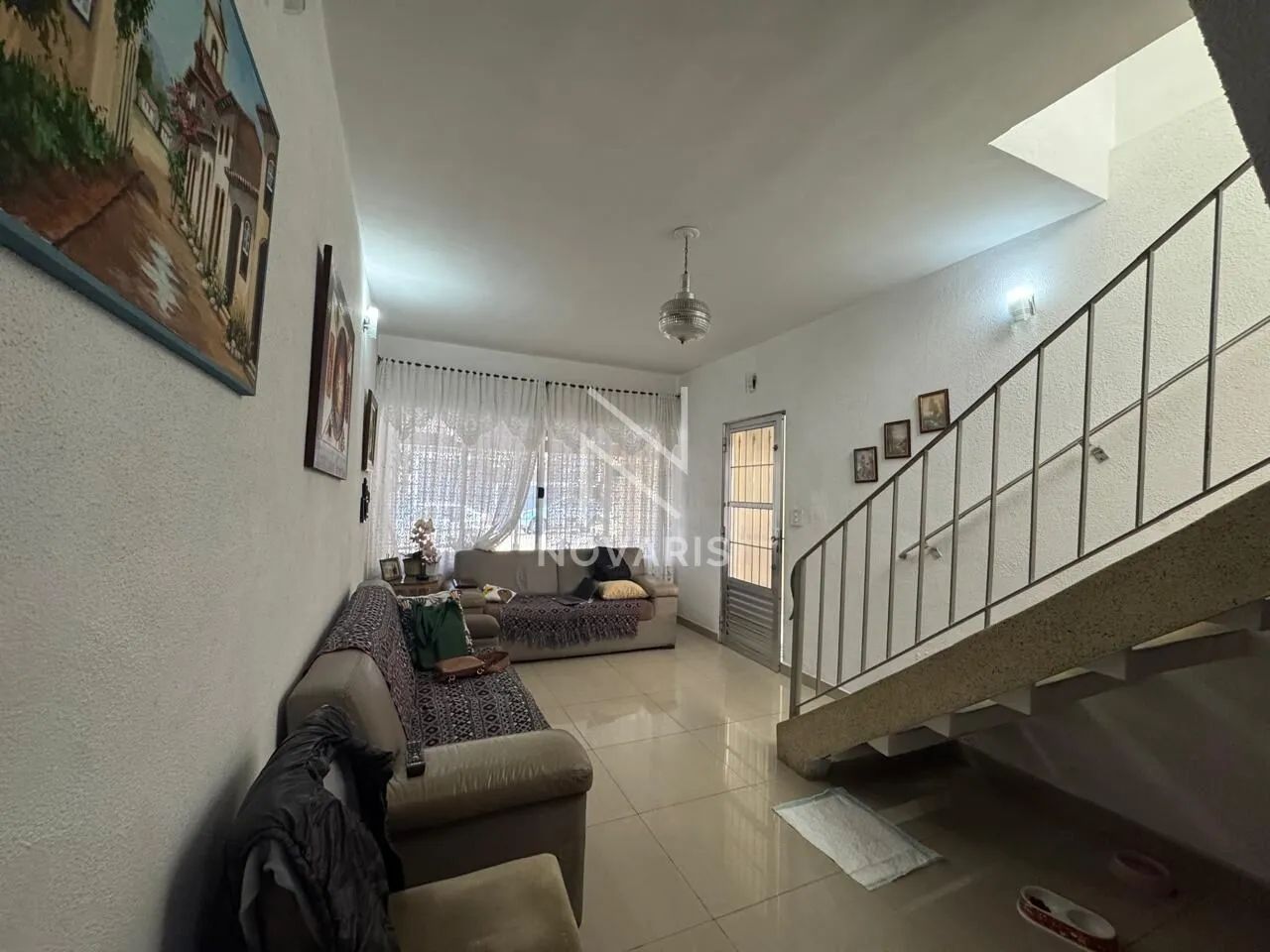Casa ampla com 3 dormitórios e 2 vagas - Foto 2