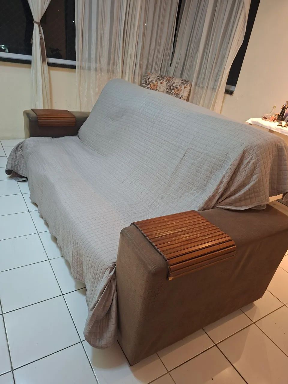 Vendo sofá 4 lugares reclinável marrom usado 2.20m de comprimento  - Foto 2