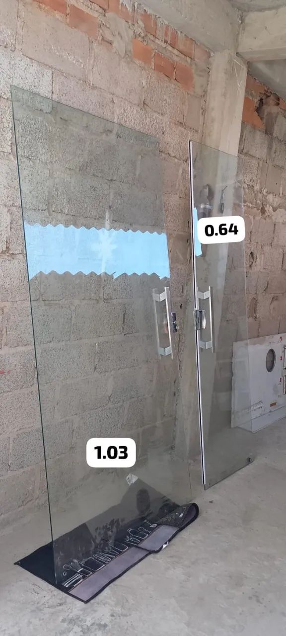 Pia com bancada, portas de vidro  - Foto 5