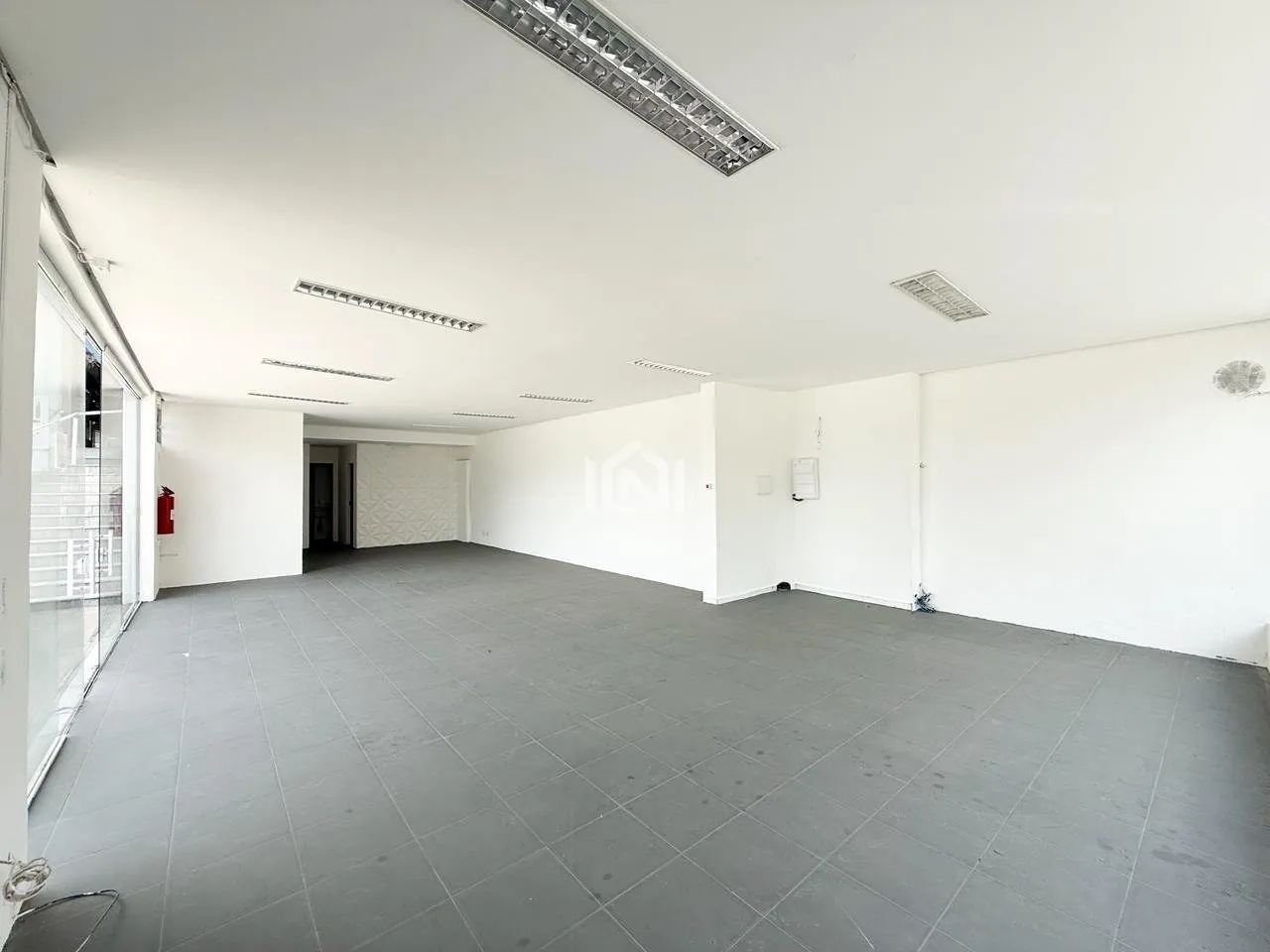 Sala comercial térrea para Locação no miolo da Granja Viana - Foto 2