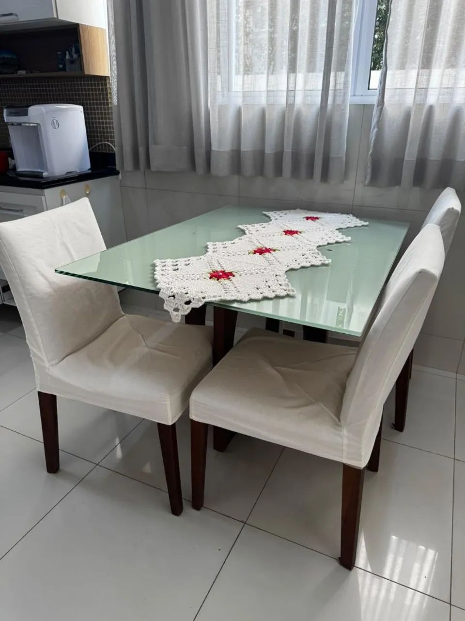 Mesa de vidro 4 cadeiras e base madeira maciça 