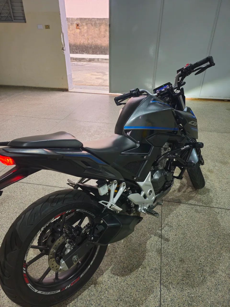 CB300F exclusiva - Foto 3