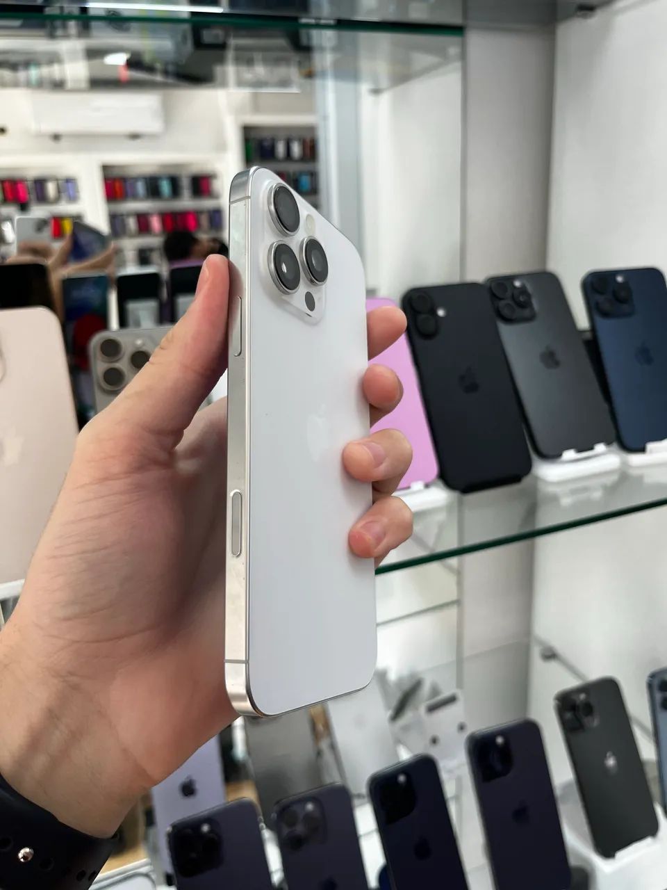 iPhone 16 Pro Max - 512GB Branco  - Foto 2