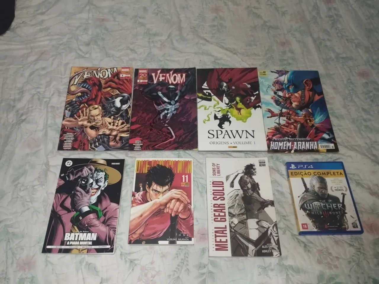 "Lote Quadrinhos HQ Batman Piada Mortal, Spawn, Venom, One Punch Man + The Witcher PS4"