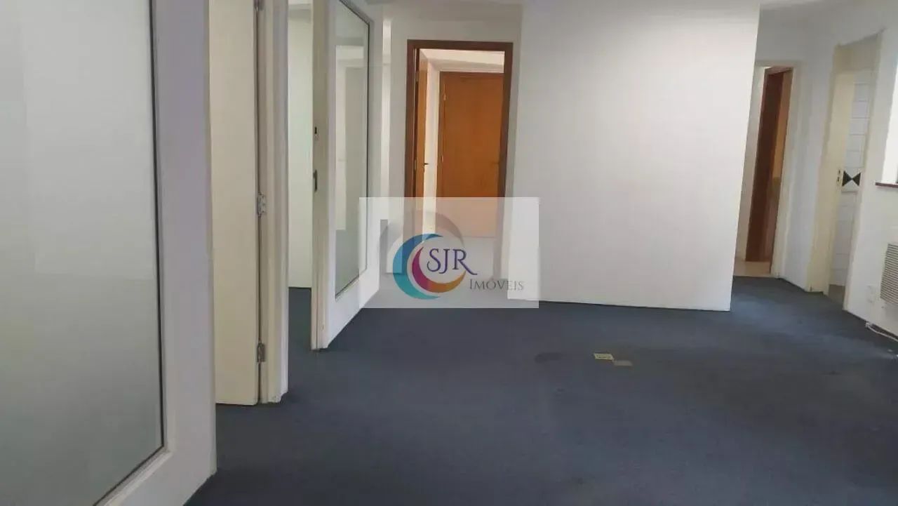Conjunto comercial de 229 m² com 5 vagas de garagem na Vila Olímpia