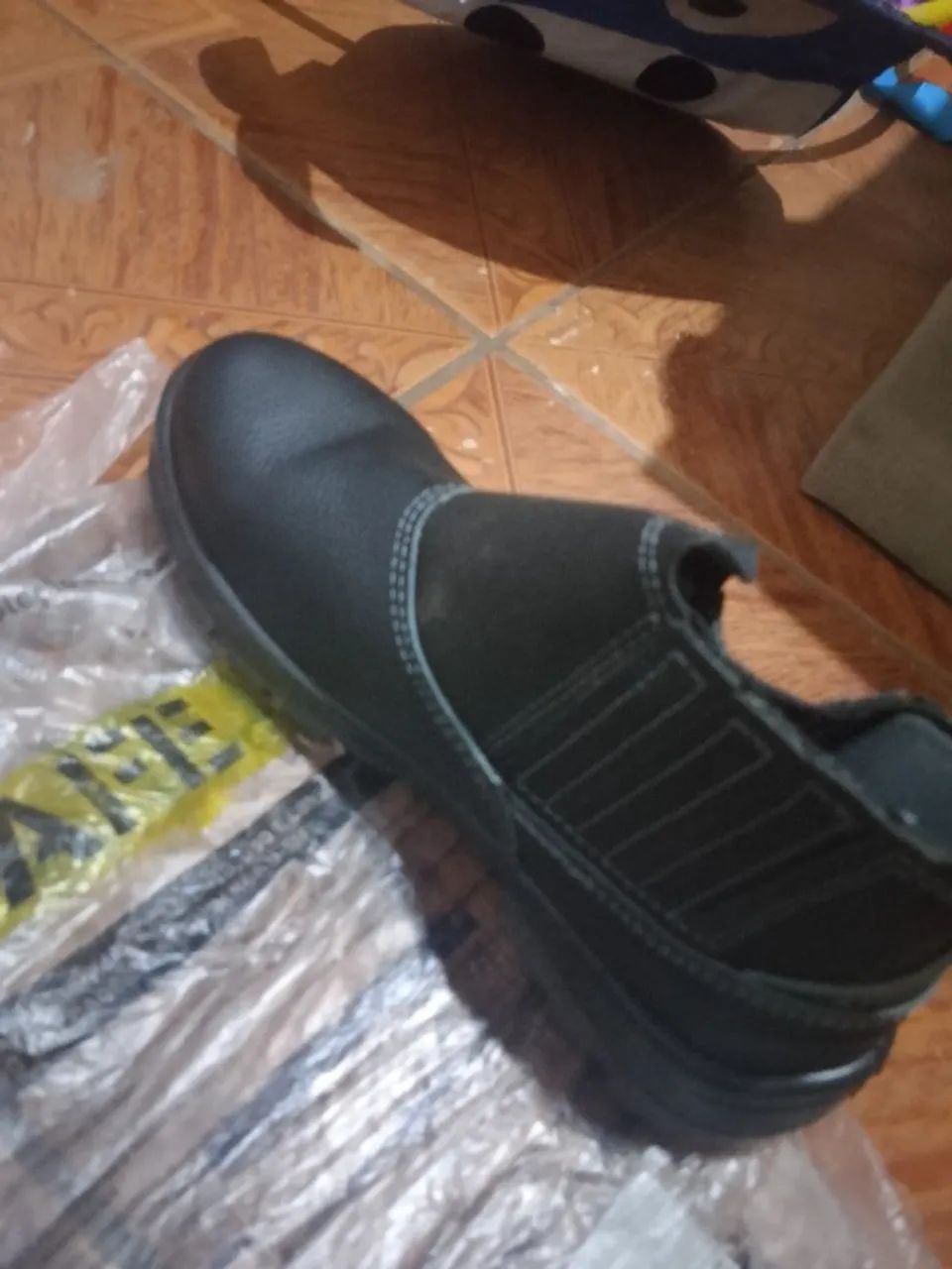 Bota Pico de ferro / TMN: 40 Na embalagem. - Foto 4