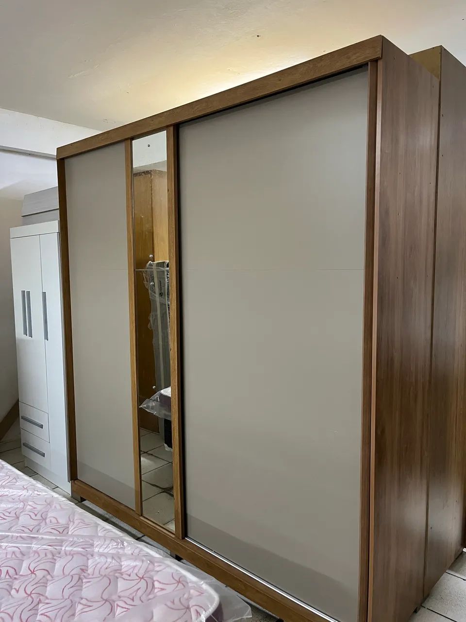 Guarda-roupa de casal com montagem inclusa  - Foto 2